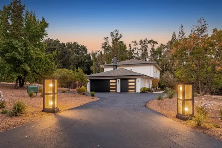 8 Hillbrook Drive, Portola Valley, California 94028