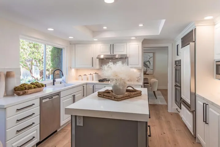 8 Hillbrook Drive, Portola Valley, California 94028