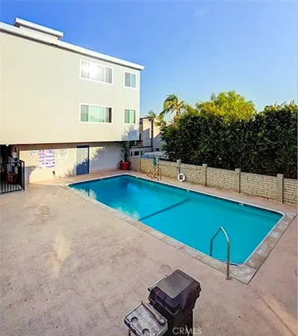 2411 Prospect Avenue Unit 221, Hermosa Beach, California 90254