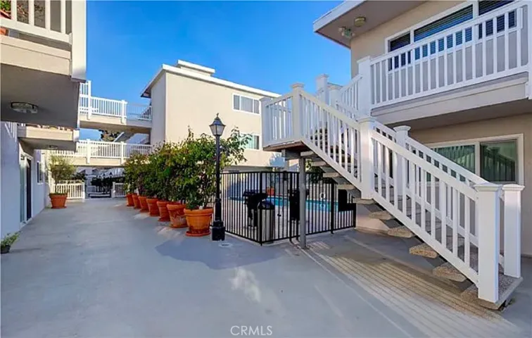 2411 Prospect Avenue Unit 221, Hermosa Beach, California 90254