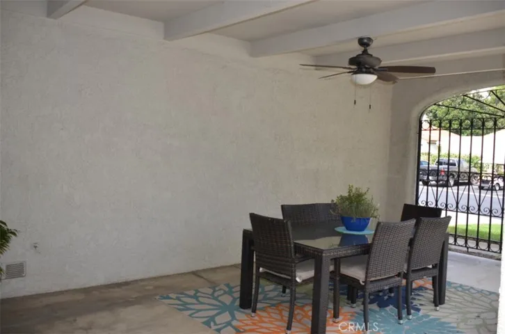 Lots of room for a great diner party.