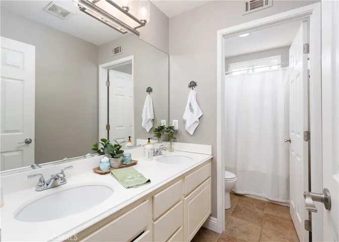 Hallway bathroom - upstairs