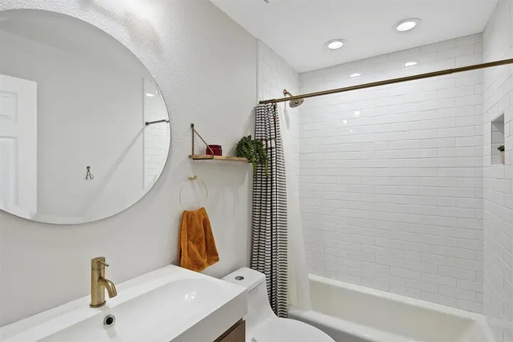 193 Mangano Circle, Encinitas, California 92024
