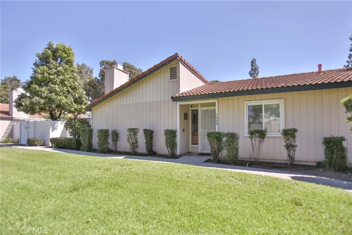 1080 Border Avenue, Corona, California 92882