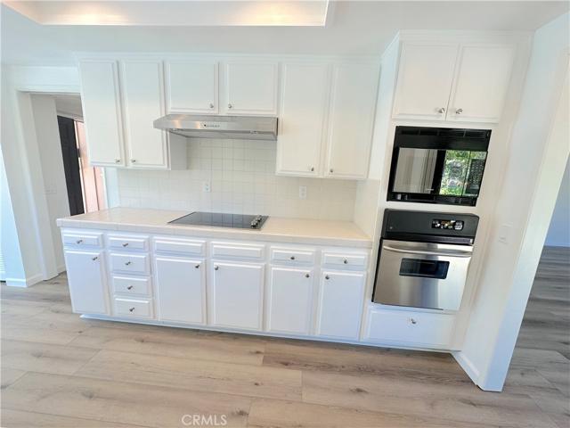 Kitchen cooktop / ovens bank