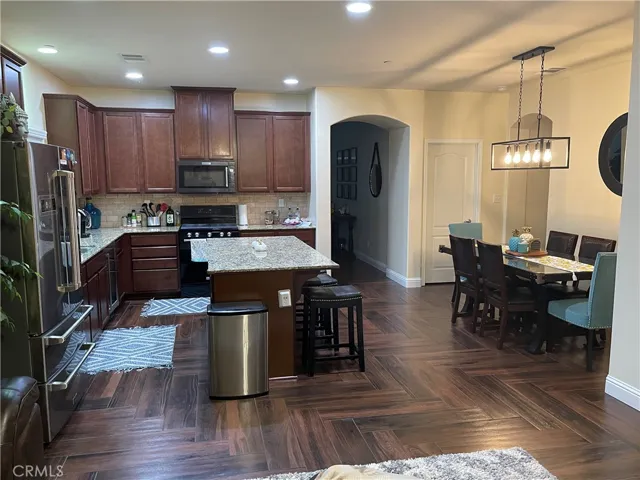2401 Donnalynn Street, Bakersfield, California 93313