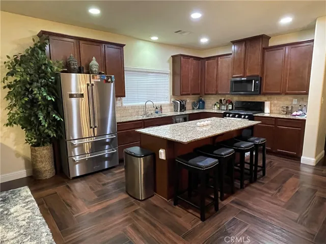 2401 Donnalynn Street, Bakersfield, California 93313