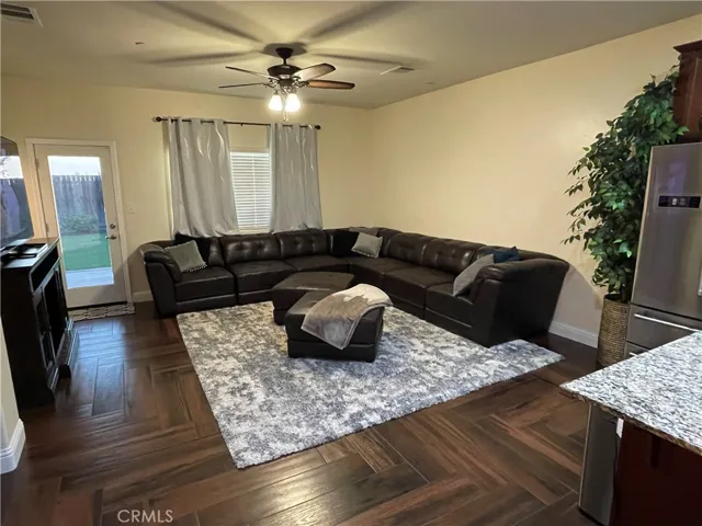 2401 Donnalynn Street, Bakersfield, California 93313
