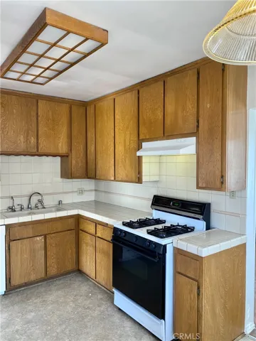 18915 Cordary Avenue, Torrance, California 90504