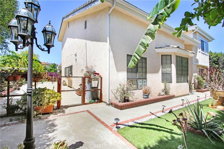 17021 Lassen Street, Northridge, California 91325