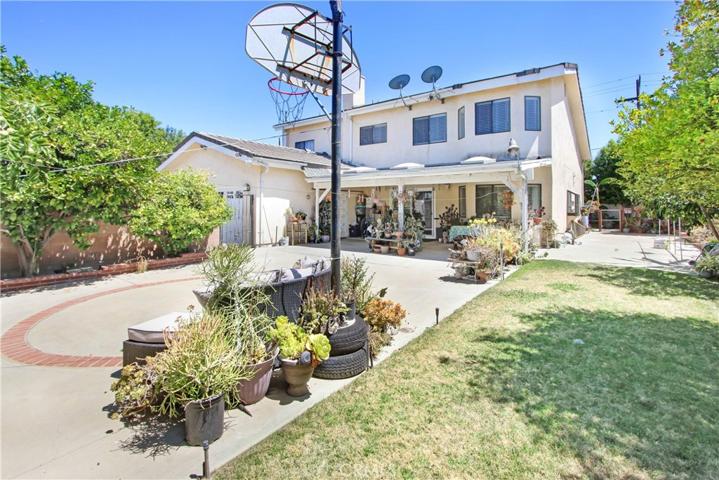 17021 Lassen Street, Northridge, California 91325