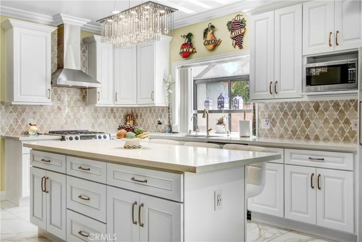 17021 Lassen Street, Northridge, California 91325