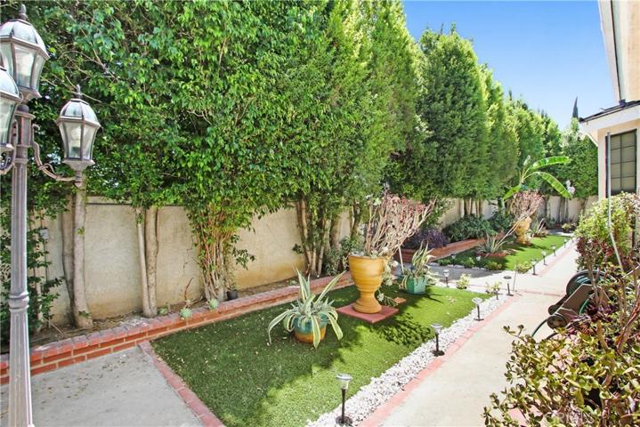 17021 Lassen Street, Northridge, California 91325