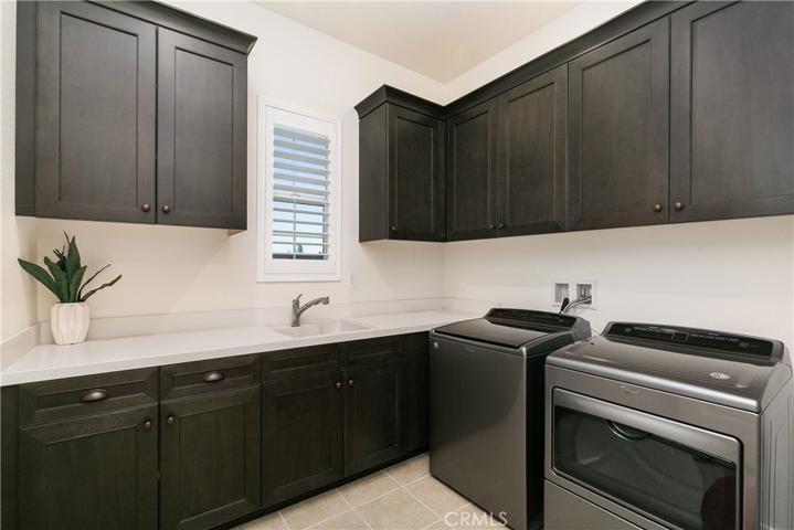 243 N Baldy Vista Avenue, Glendora, California 91741