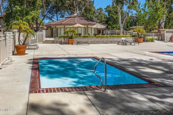 7-web-or-mls-Upmarketmedia_Village Green