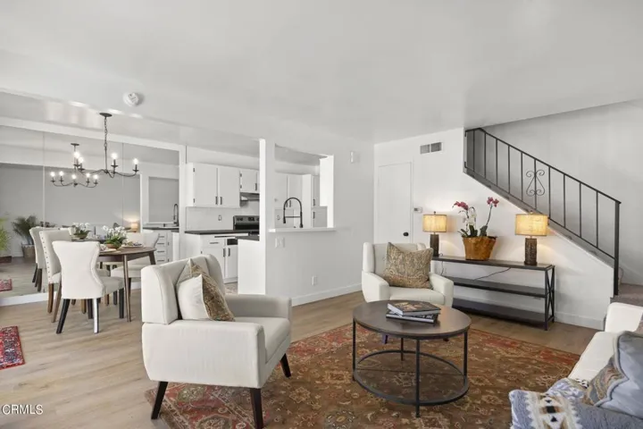 23-web-or-mls-Upmarketmedia_2838Ins-24