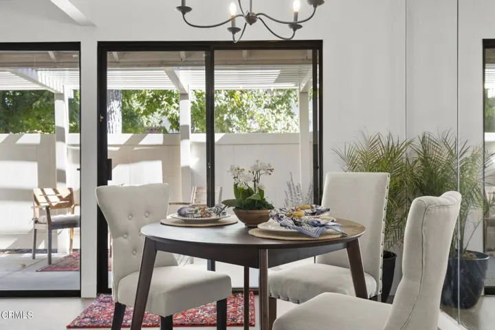 32-web-or-mls-Upmarketmedia_2838Ins-56