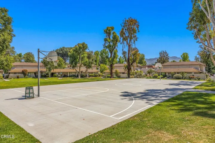 9-web-or-mls-Upmarketmedia_Village Green