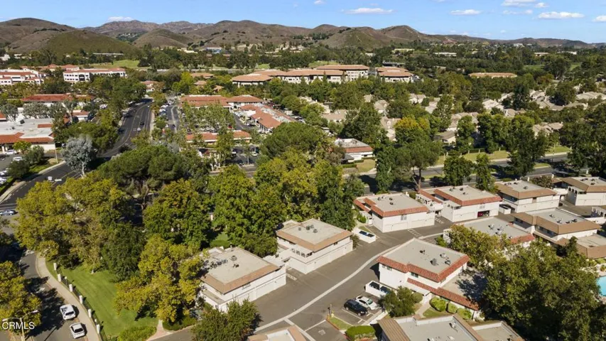 12-web-or-mls-Upmarketmedia_2838Ins-aer-