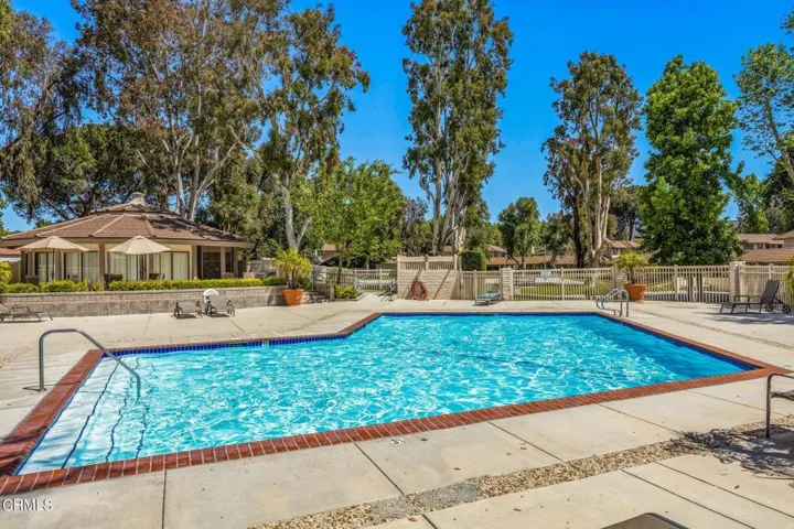 6-web-or-mls-Upmarketmedia_Village Green