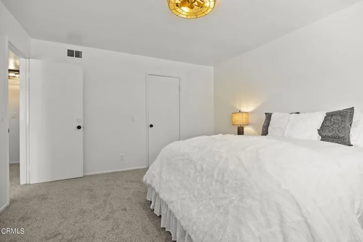 36-web-or-mls-Upmarketmedia_2838Ins-69