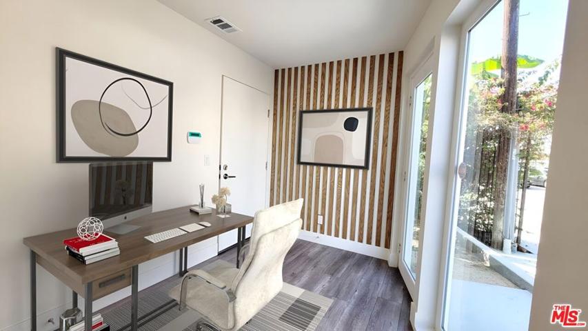 Entry/bonus -perfect for office