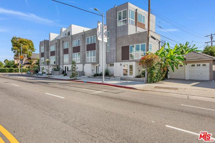 End small lot house with western light/views