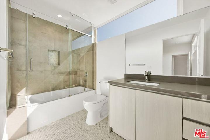 Bathroom for 2nd bedroom