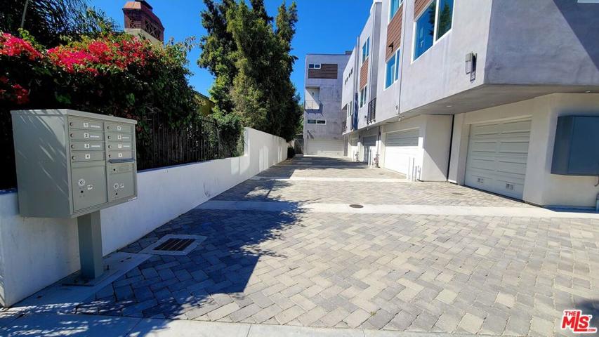 Driveway to house