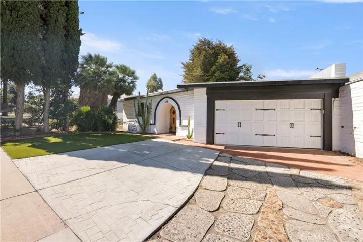 808 E Grand Boulevard, Corona, California 92879