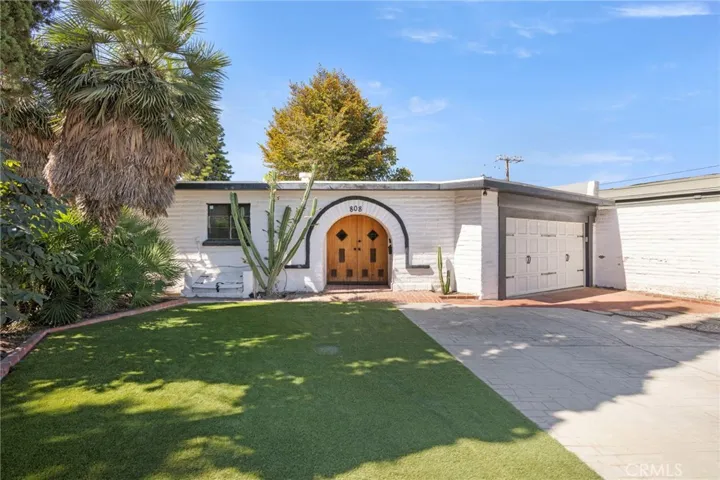 808 E Grand Boulevard, Corona, California 92879