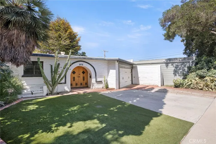 808 E Grand Boulevard, Corona, California 92879