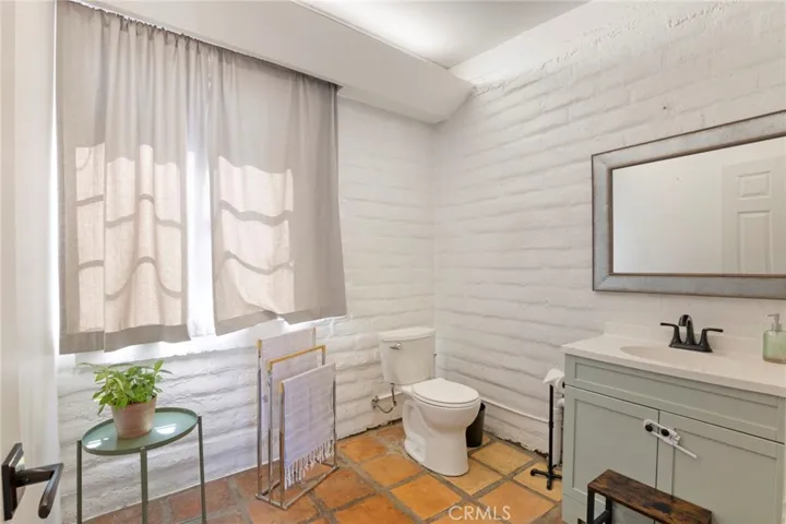 808 E Grand Boulevard, Corona, California 92879