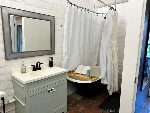 808 E Grand Boulevard, Corona, California 92879