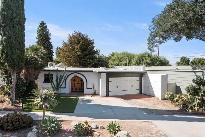 808 E Grand Boulevard, Corona, California 92879