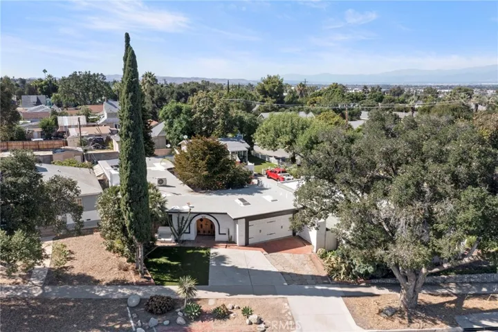 808 E Grand Boulevard, Corona, California 92879