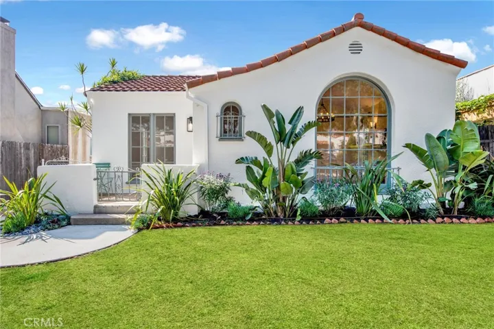 8908 Dorrington Avenue, West Hollywood, California 90048