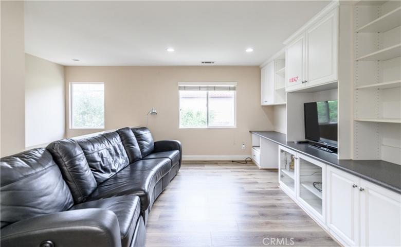 5 Pacific Crst, Irvine, California 92602
