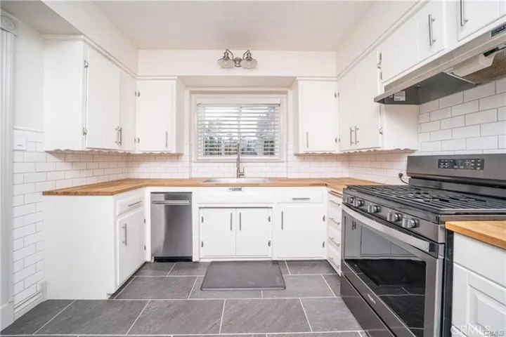 22609 Mariano Street, Woodland Hills, California 91367