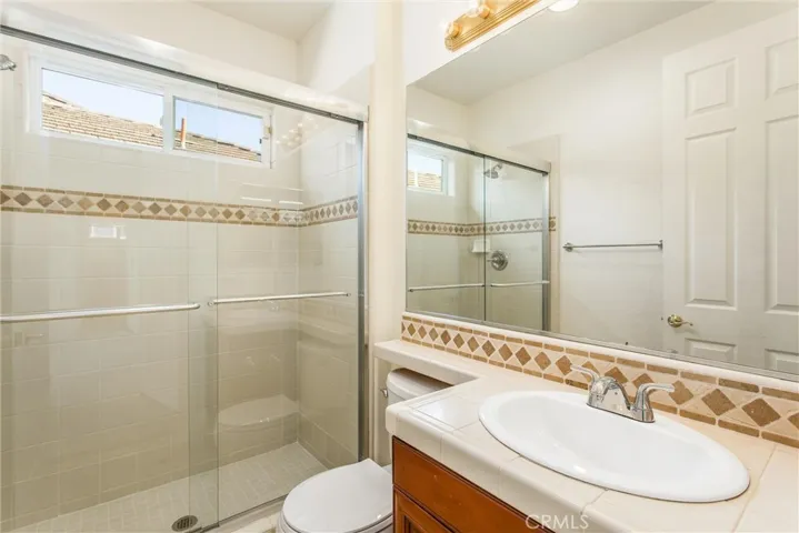 2nd bedroom full bath