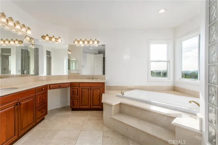 Master bath dual vanities