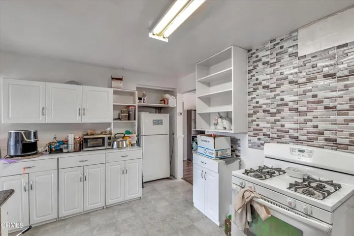 008_Spacious Kitchen