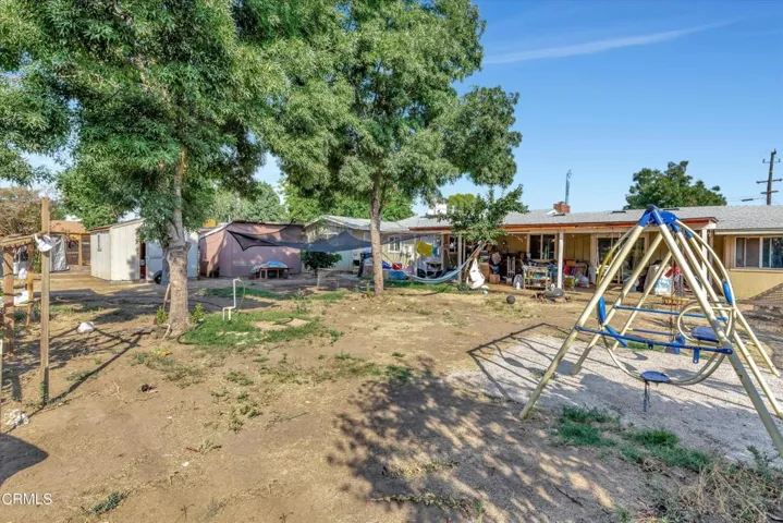 021_Spacious Backyard