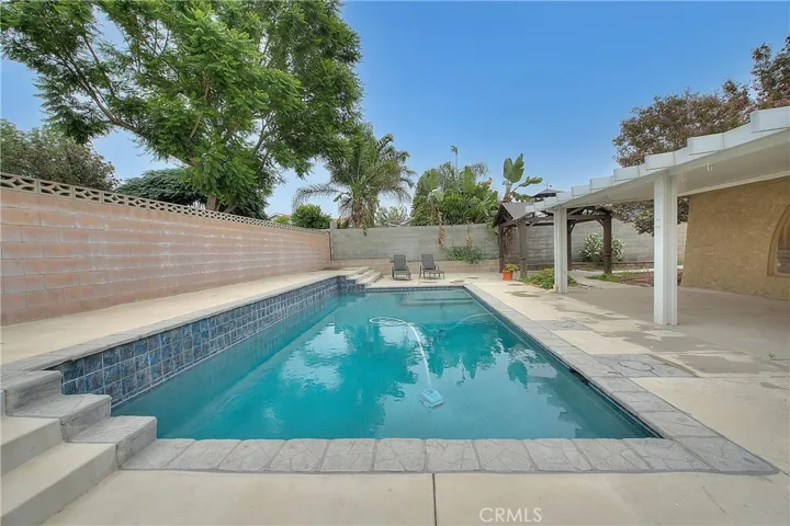 Preview 6 of 10 – Sparkling Swimming Pool is so inviting