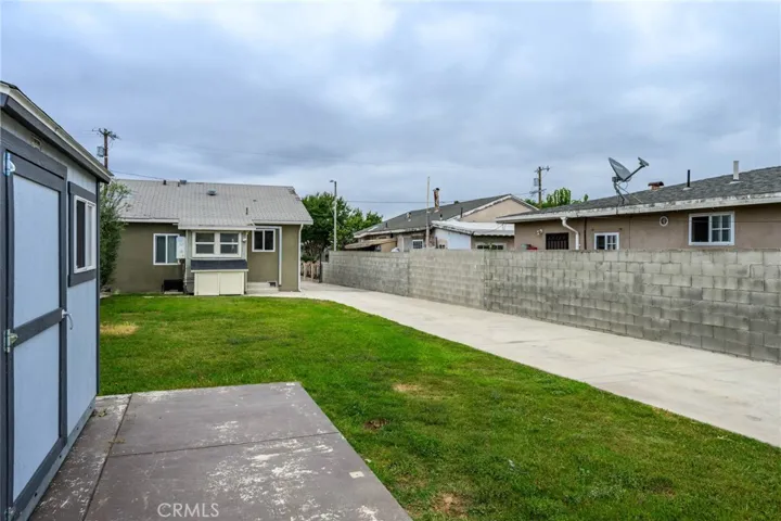 Side view of long drive way