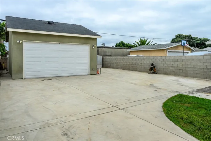 Big 2 + car garage