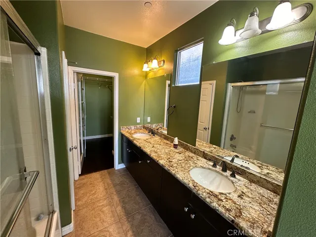 Bedroom 2 Bathroom