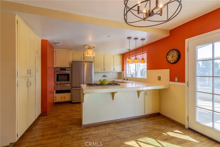 Kitchen and dining room area.
