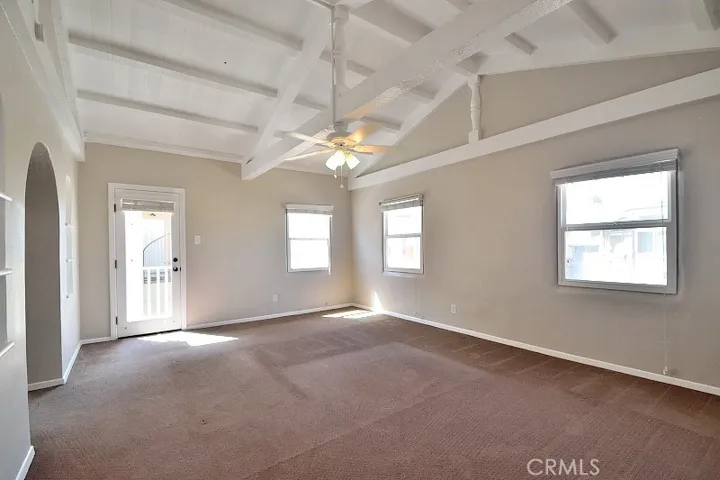 Living room
Upstairs unit