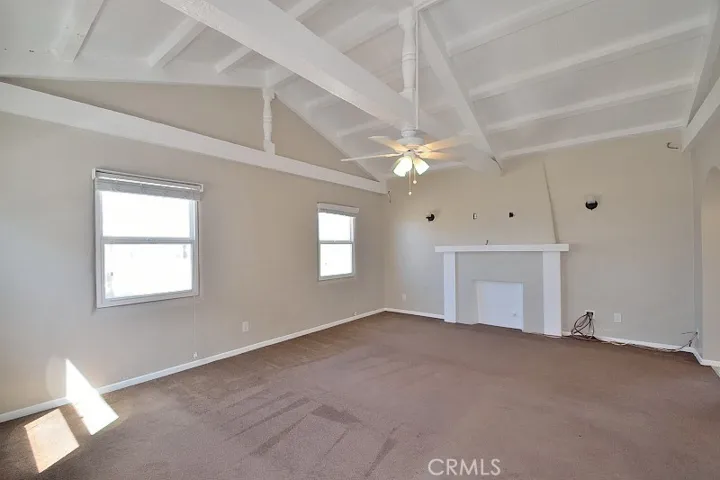 Living room
Upstairs unit
